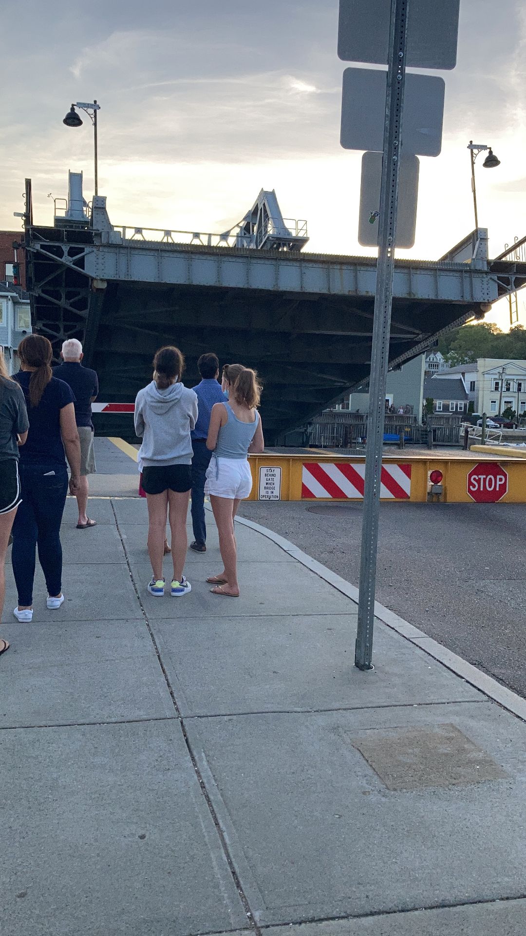 Bridge-up crowd